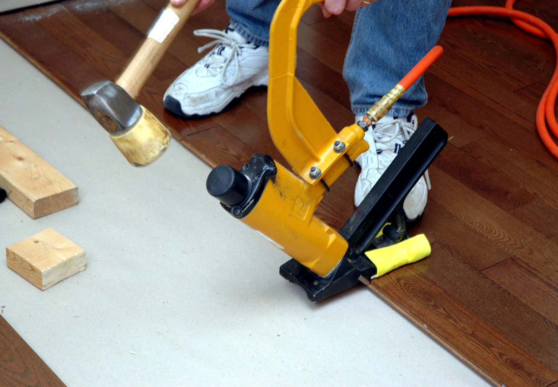 Replacing Hardwood Floors In The Winter. Can You Do It? 
